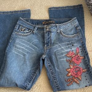Vintage d jeans Women's Mid-Blue Bootcut Jeans Floral Embroidery.  Size 6